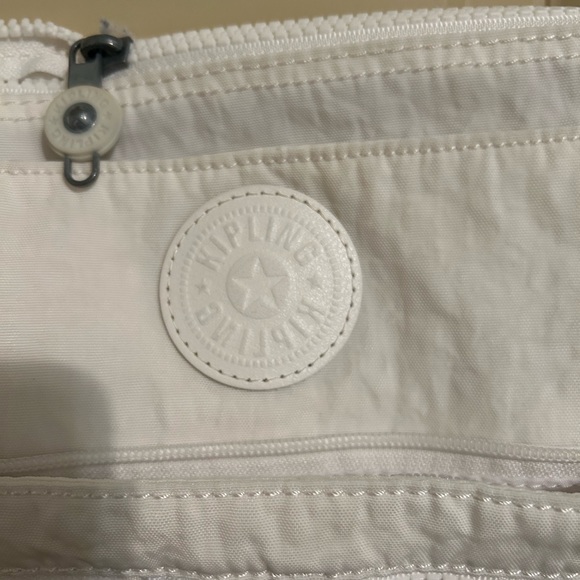 Kipling white crossbody bag . - Picture 3 of 3